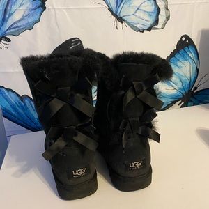 Bailey Bow Uggs Size 9